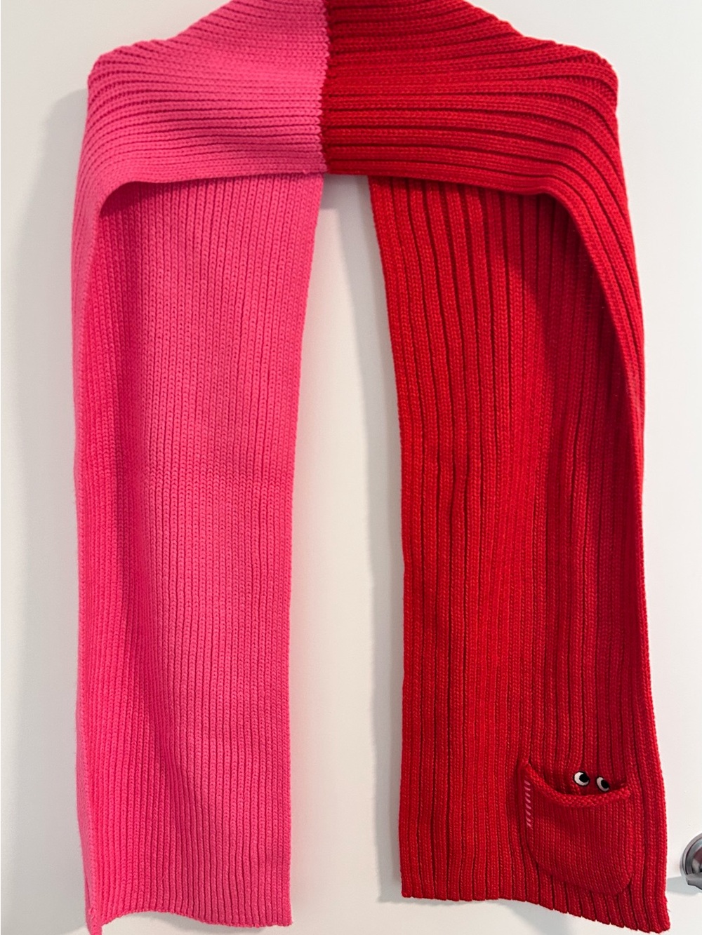 ANYA
HINDMARCH Uniqlo Heat tech Knit
Stole Scarf - Red Pink